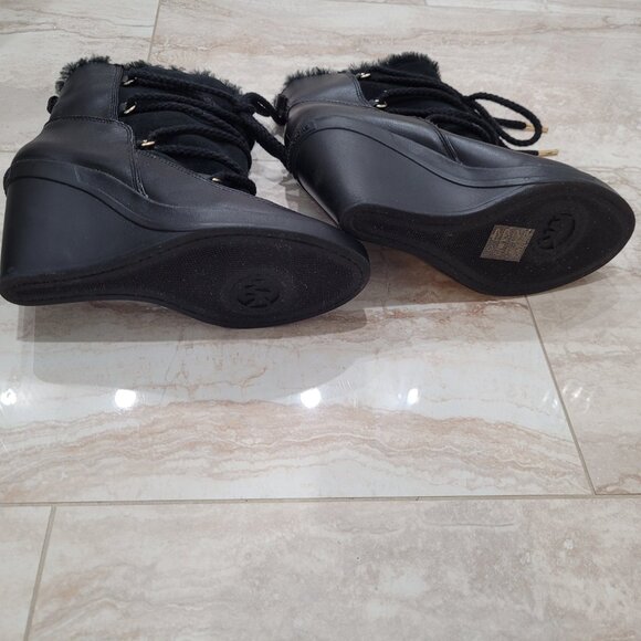 Michael Kors Boots. Leather Upper. Genuine Fur Lining. Wedge. Black. 7.5 - 8M. - Picture 10 of 13